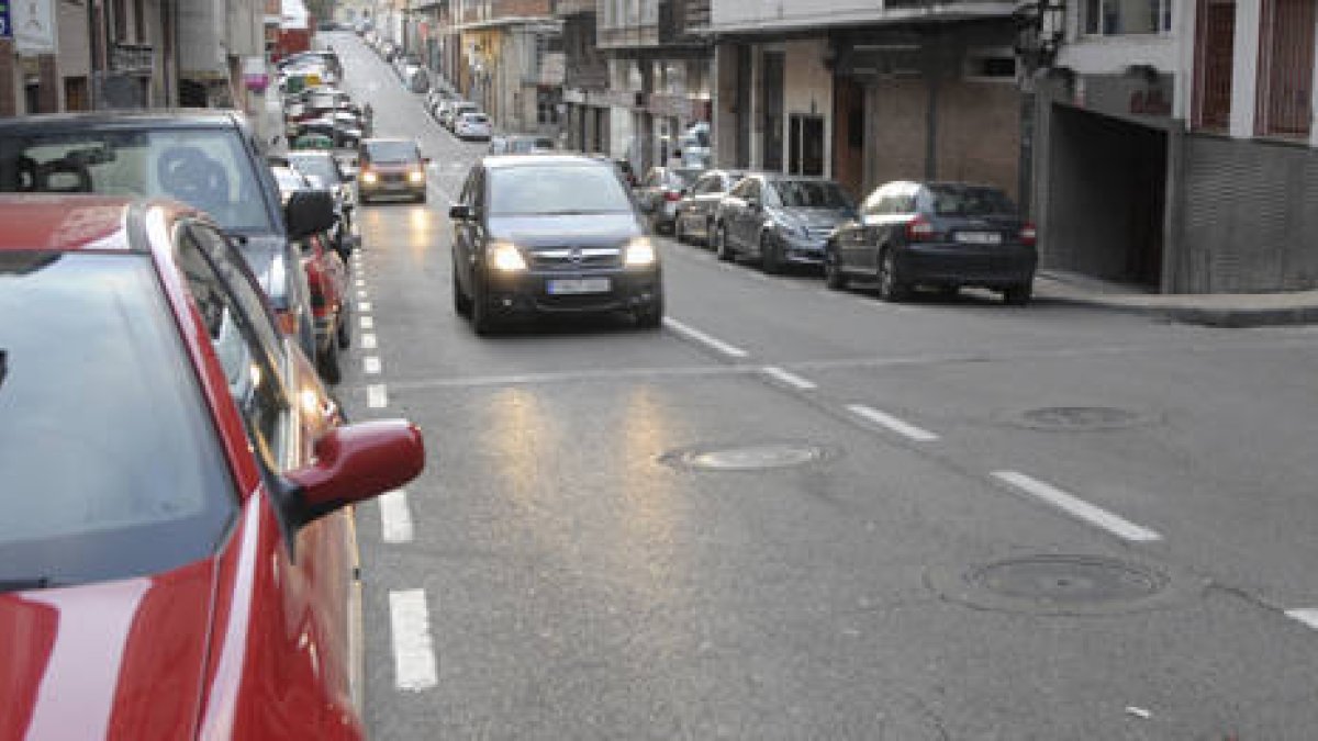 Los agentes de la Policía Local aumentarán la vigilancia en la Zona este fin de semana. / ÚRSULA SIERRA-