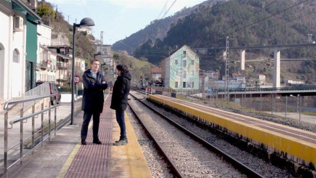 Jordi Évole con Alberto Núñez Feijóo, en una imagen de Salvados.-LA SEXTA