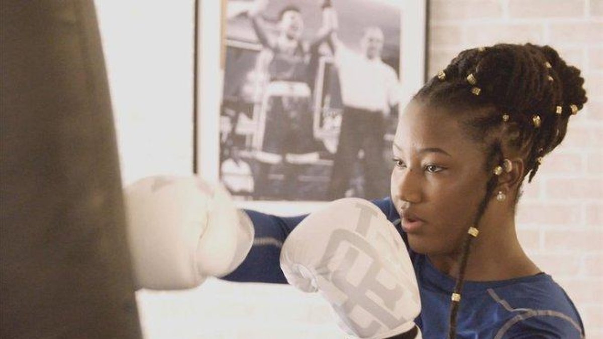Toufah Jallow, practicando boxeo en Canadá, donde recibió asilo tras huir de Gambia.-HUMAN RIGHTS WATCH