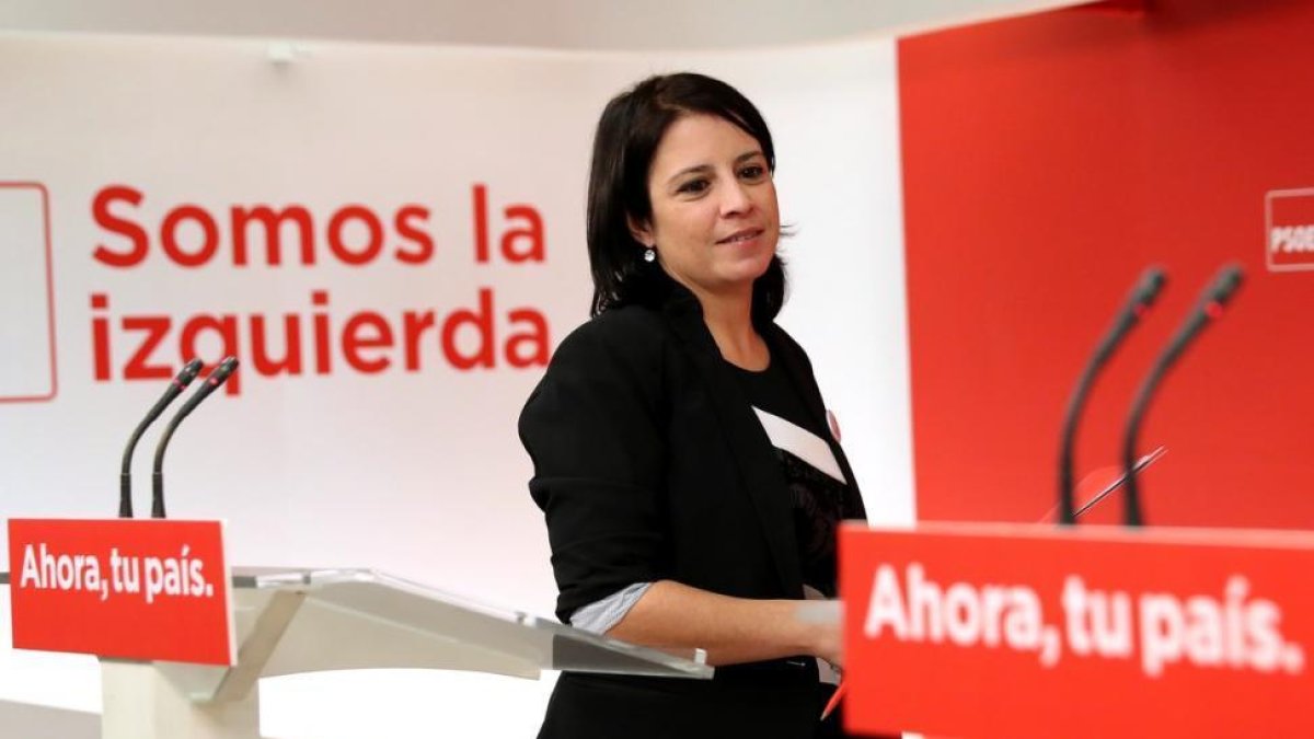 La vicesecretaria general del PSOE Adriana Lastra durante la rueda de prensa, este martes.-/ CHEMA MOYA (EFE)
