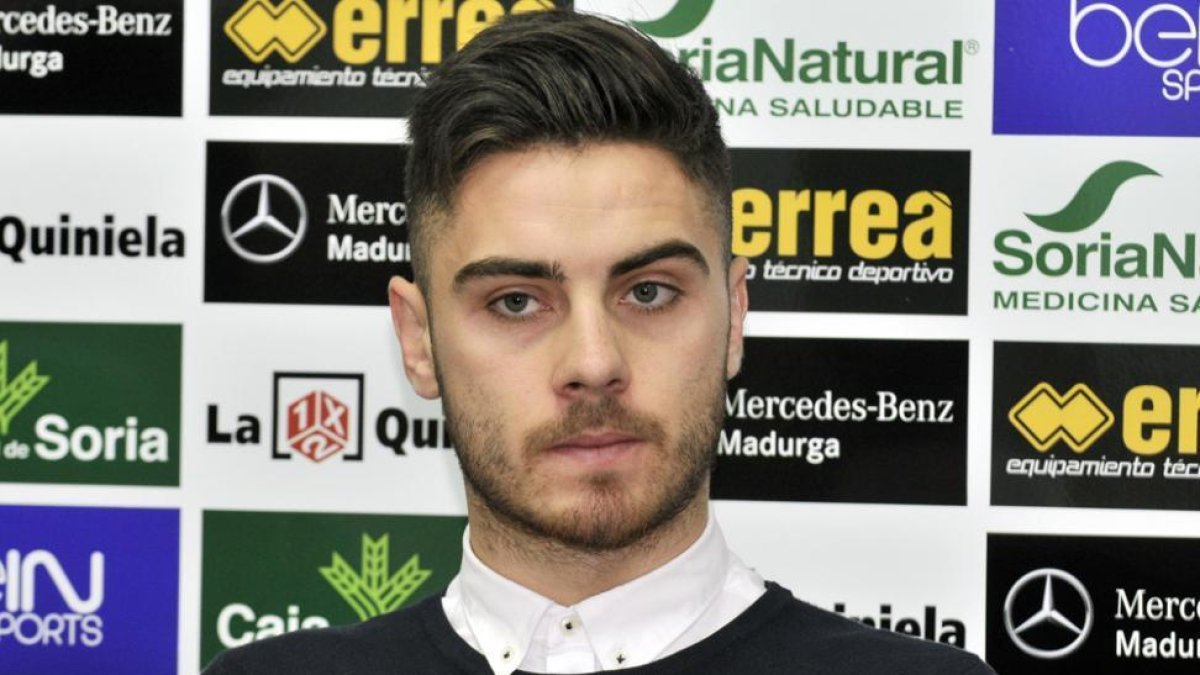 Christopher 'Kiki' Naumoff no podrá finalmente vestir de rojillo.-VALENTÍN GUISANDE