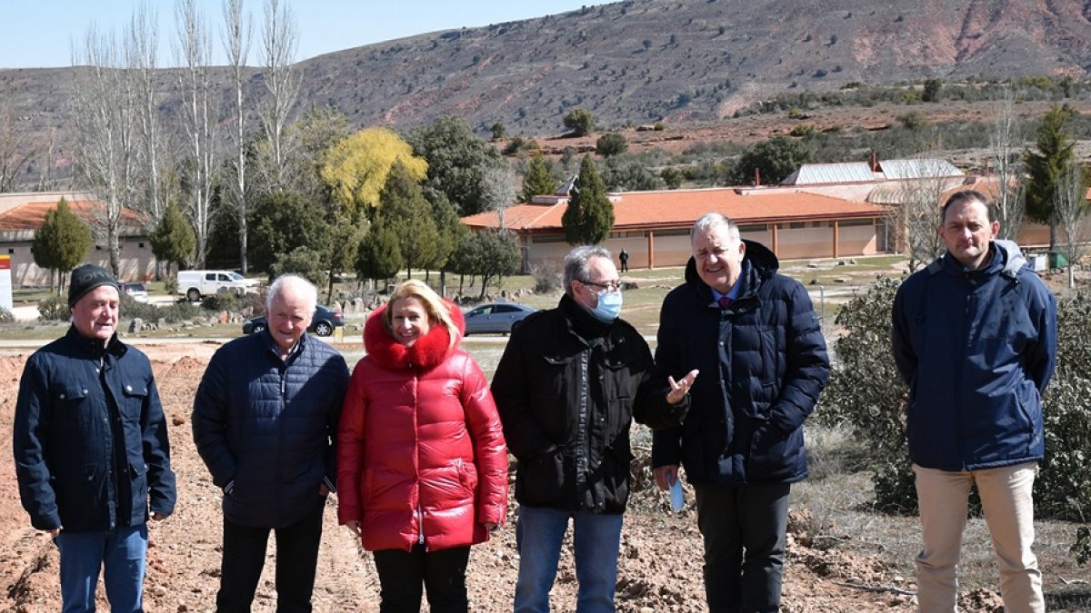 La delegada territorial junto al alcalde de Montejo y los responsables de los servicios territoriales.