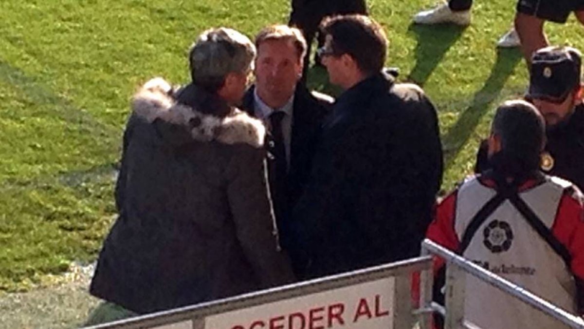 Setién, Rubio y Palacios charlan antes del partido en Lugo.-Espacio Numancia