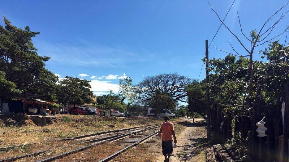 Las autoridades hondureñas realizan los trámites para repatriar a Honduras el cuerpo de Josué Arcángel.-EL PERIÓDICO