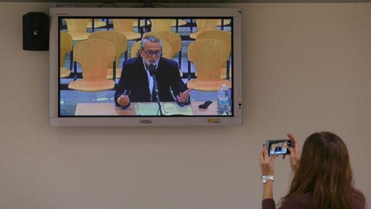 -DAVID CASTRO
