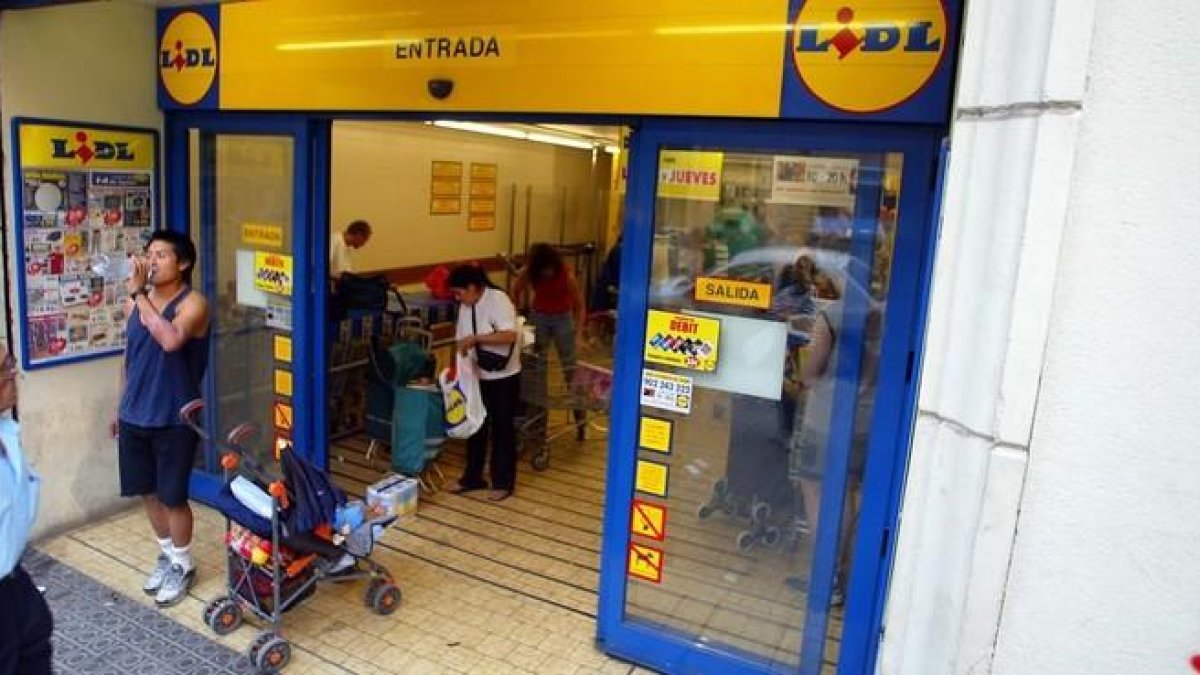 Supermercado de Lidl en Barcelona.-JOAN CORTADELLAS
