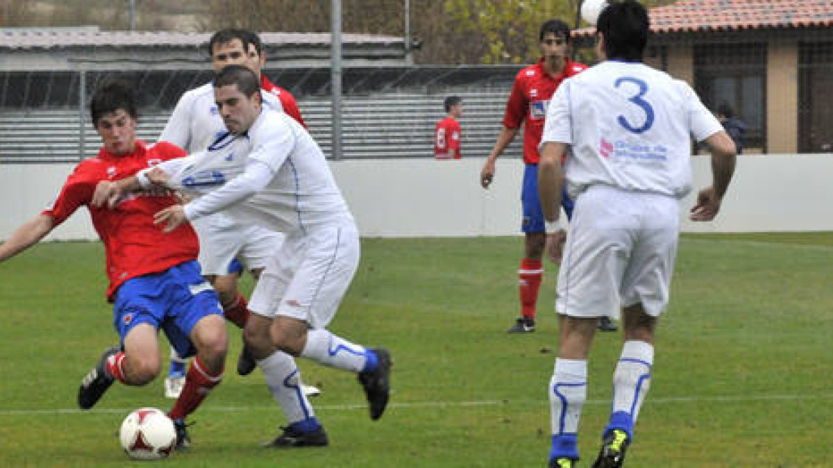 El Numancia B ganaba por la mínima al Almazán en el partido de la primera vuelta. / Diego Mayor-