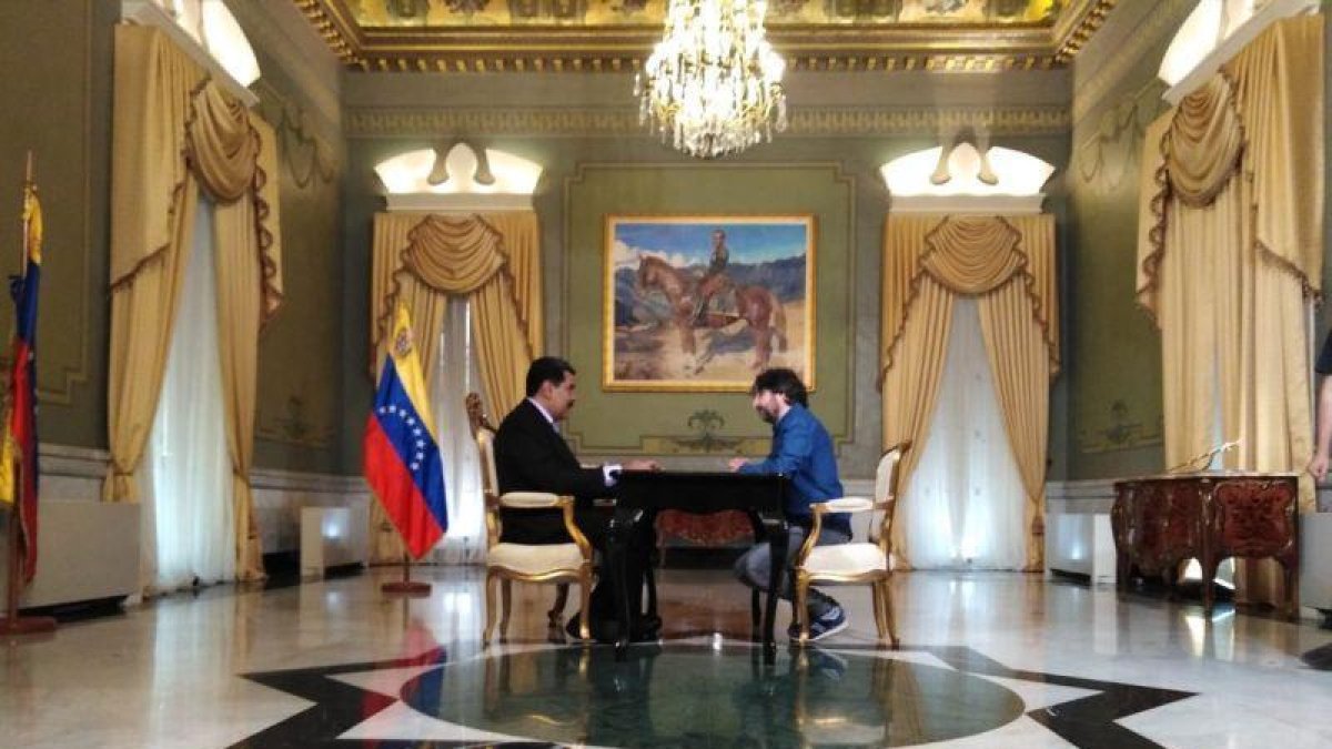 Nicolás Maduro y Jordi Évole, en la sala del Palacio de Miraflores de la capital venezolana, para el programa Salvados (La Sexta).-PRODUCCIONES DEL BARRIO