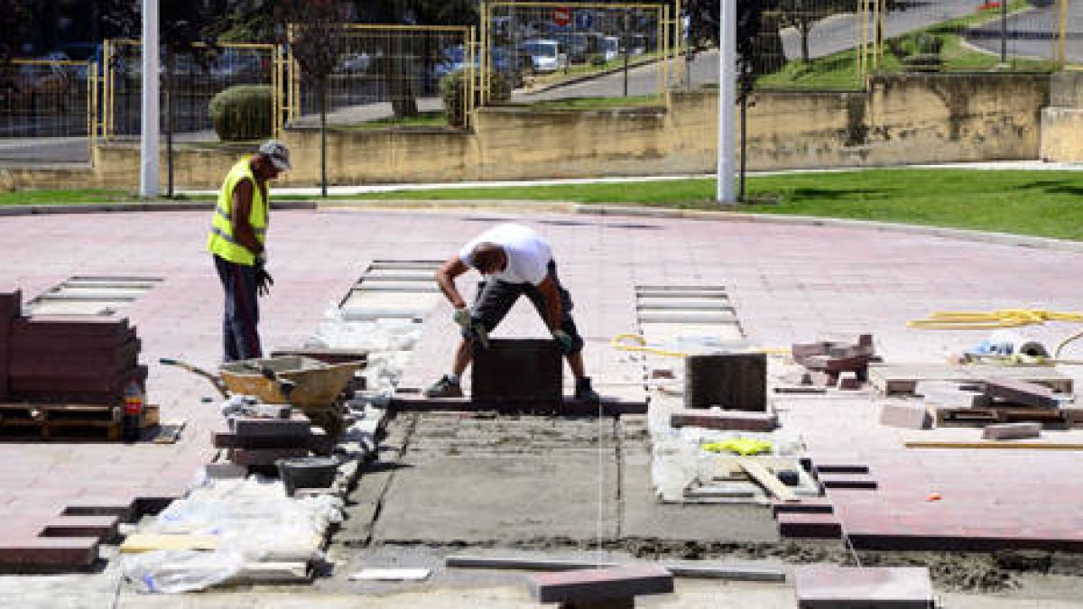 Imagen que presentaba la plaza del Infantes de Lara en el día de ayer. / ÁLVARO MARTÍNEZ-