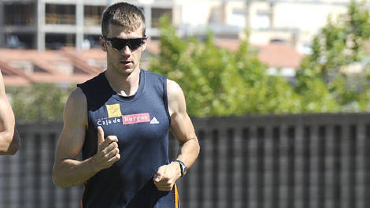 Francisco Javier Abad durante un entrenamiento en Soria. / VALENTÍN GUISANDE-