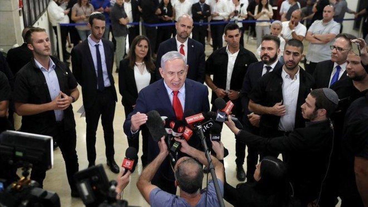 El primer ministro israelí, Benjamín Netanyahu, tras la disolución del Parlamento.-ABIR SULTAN (EFE)