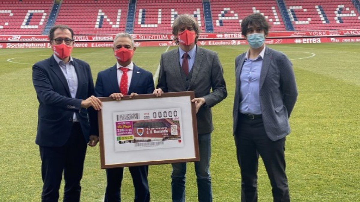 Ismael Pérez, Moisés Israel, Carlos Martínez y Jesús Blanco en Los Pajaritos la presentación del cupón de la ONCE para conmemorar el 75 aniversario del Numancia. Valentín Guisande