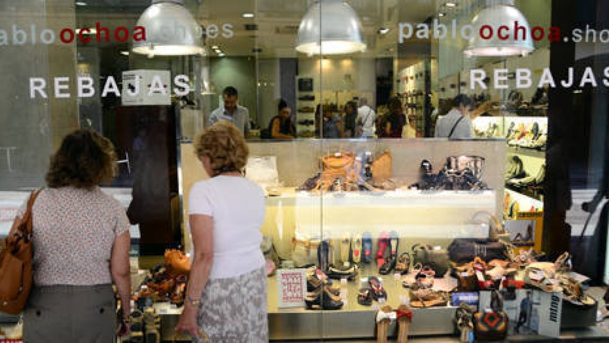 Rebajas en la capital soriana. / Ú. S.-