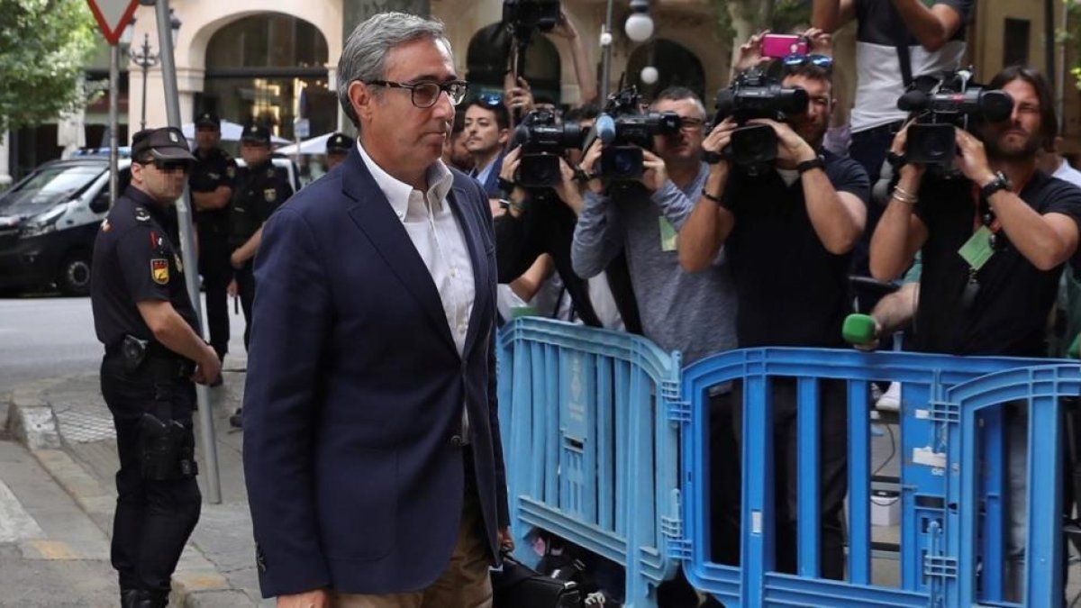 El socio de Inaki Urdangarin, Diego Torres, a su llegada a la Audiencia de Palma.-/ BALLESTEROS (EFE)