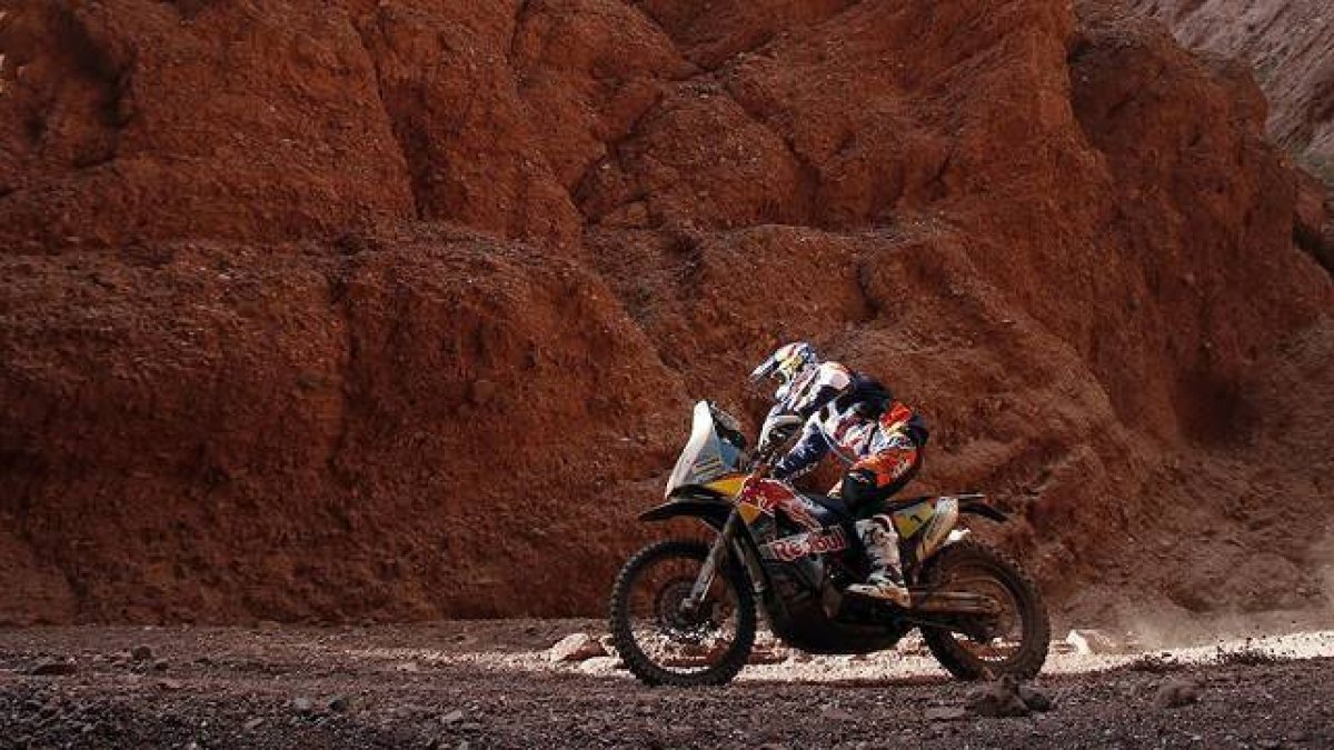 Marc Coma pilota su KTM en Argentina, camino de su quinta victoria en el rali.-Foto: REUTERS / JEAN-PAUL PELISSIER