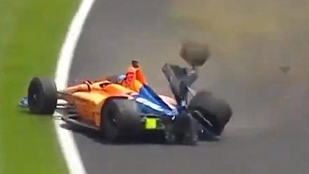 El coche de Fernando Alonso, tras el impacto en la curva 3 de Indianapolis.-