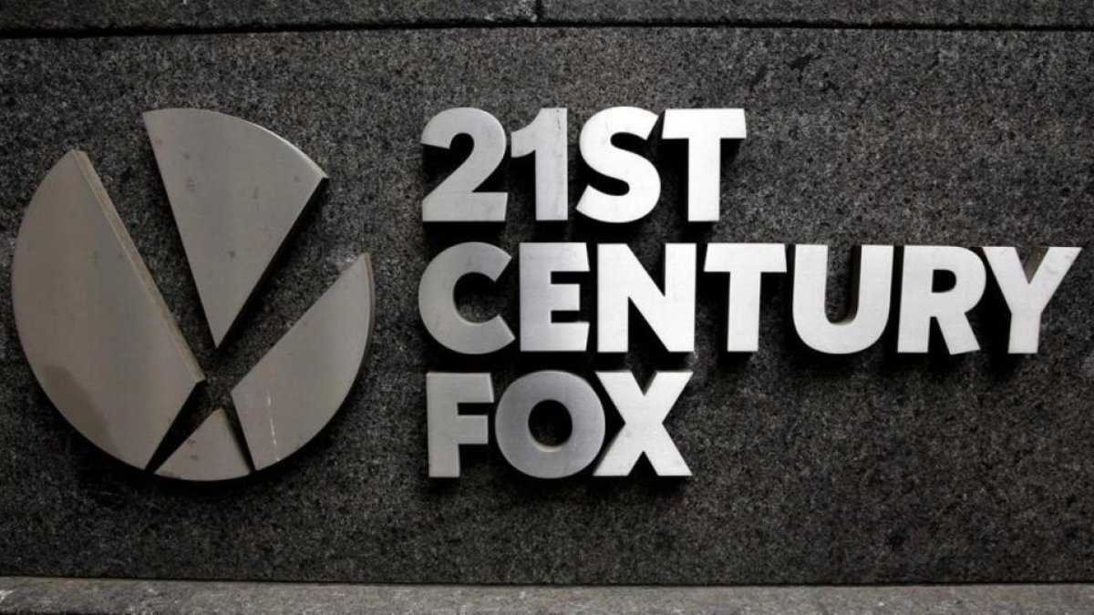 El logo de Fox News en su cuartel general en Manhattan.-