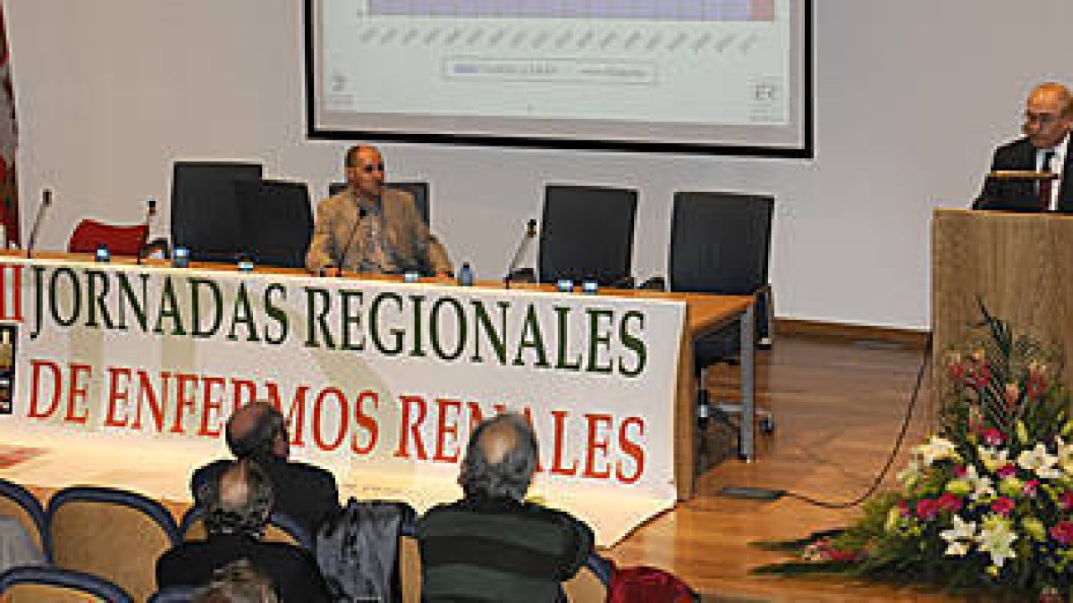 Un momento de las Jornadas de enfermos renales celebradas ayer en Soria. / VALENTÍN GUISANDE-