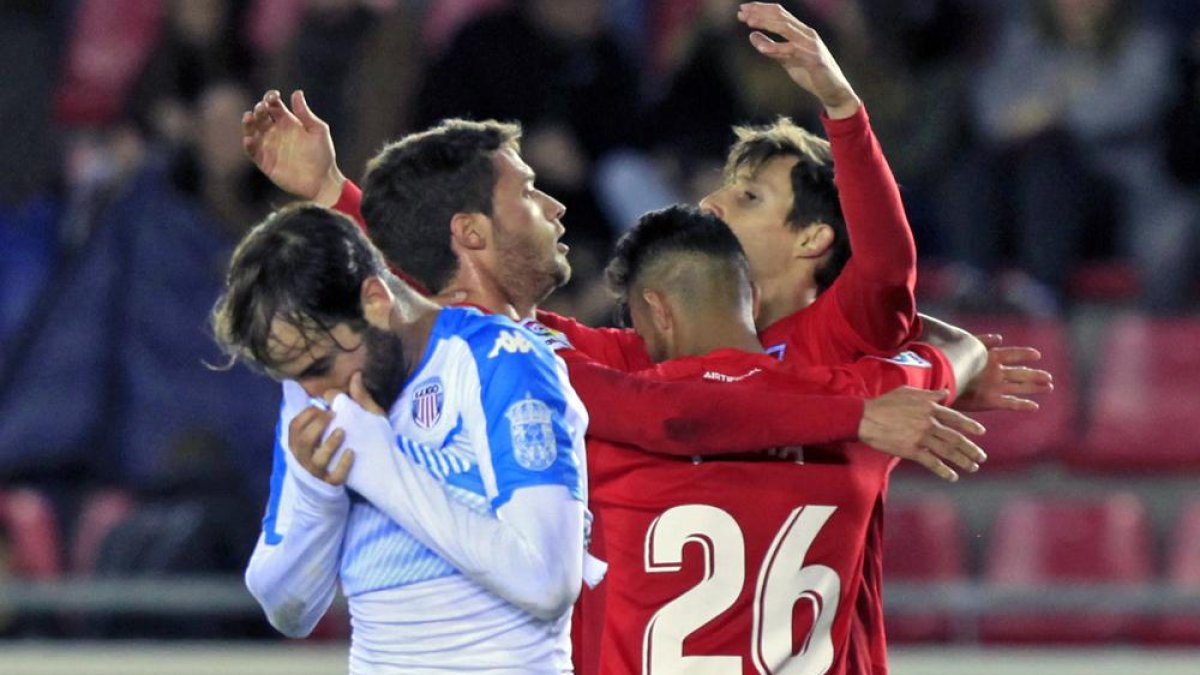 El Numancia se está convirtiendo en un especialista en jugar con marcadores en contra para acabar sacando puntos para sumar en su casillero.-Mario Tejedor