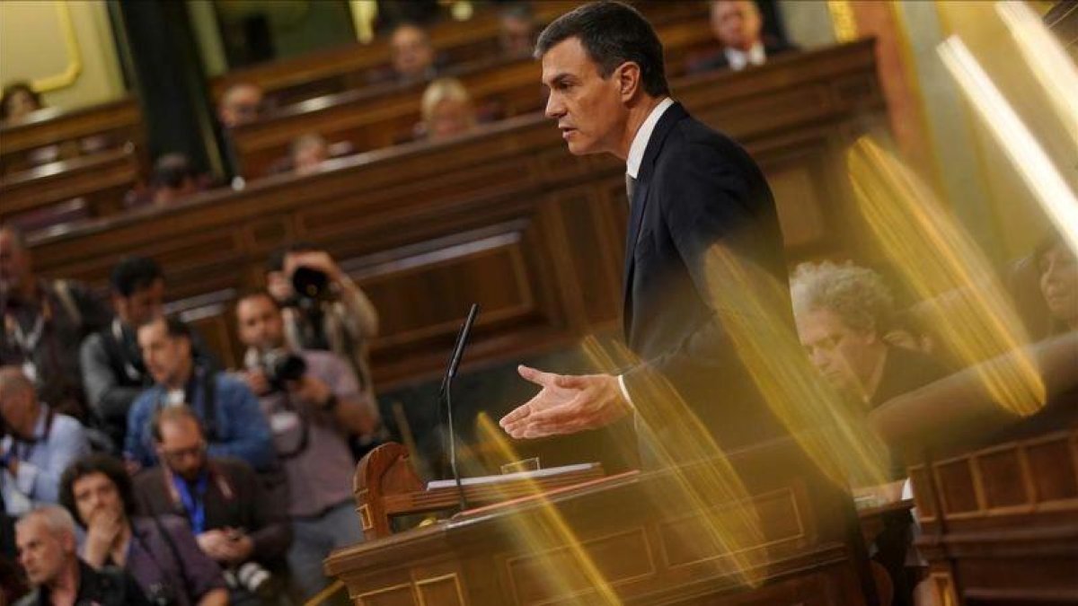 Pedro Sánchez en el Congreso durante la celebración de la moción de censura.-JOSÉ LUIS ROCA