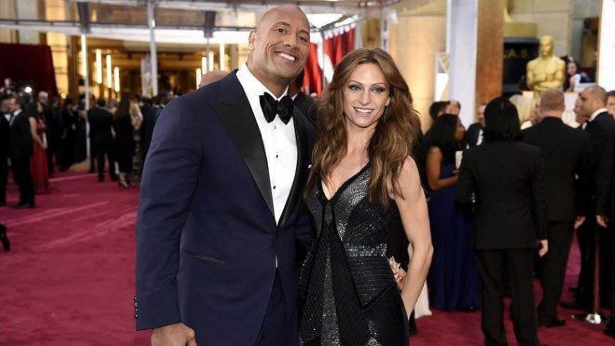 Dwayne Johnson y su nueva esposa, Lauren Hashian.-CHRIS PIZZELLO