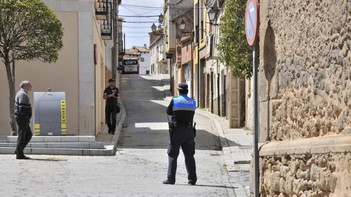 Uno de los pozos descubiertos por la Guardia Civil.-HDS