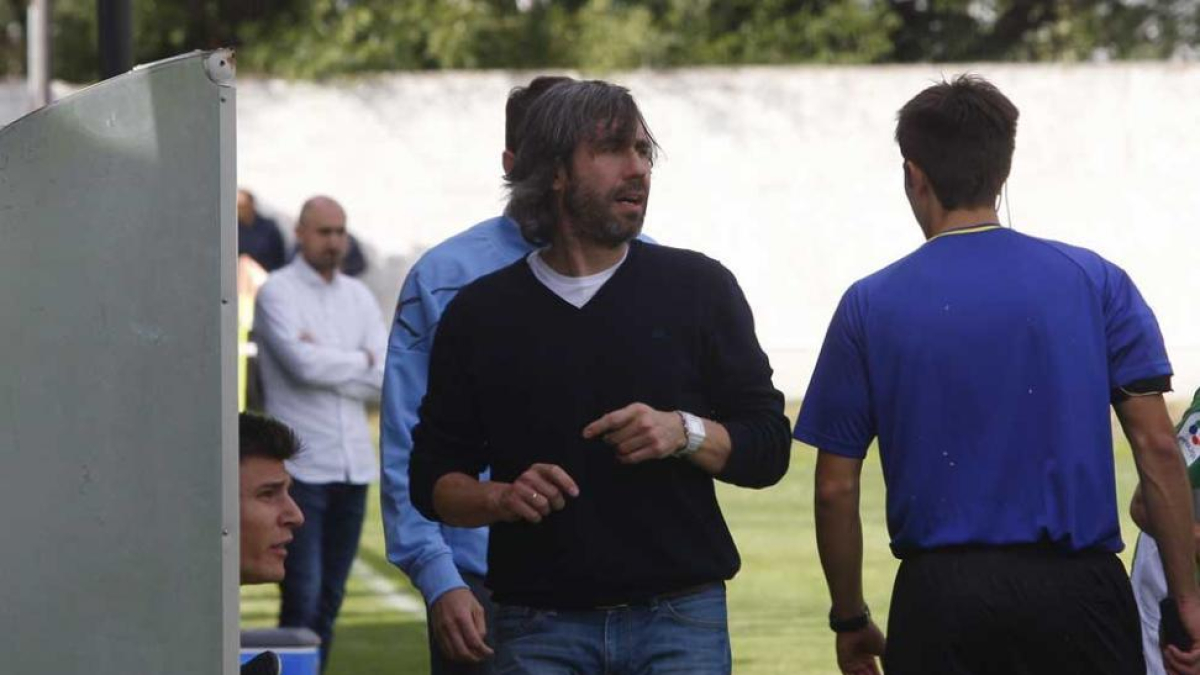 Eduardo Modrego, durante una partido del San José.-MARIO TEJEDOR