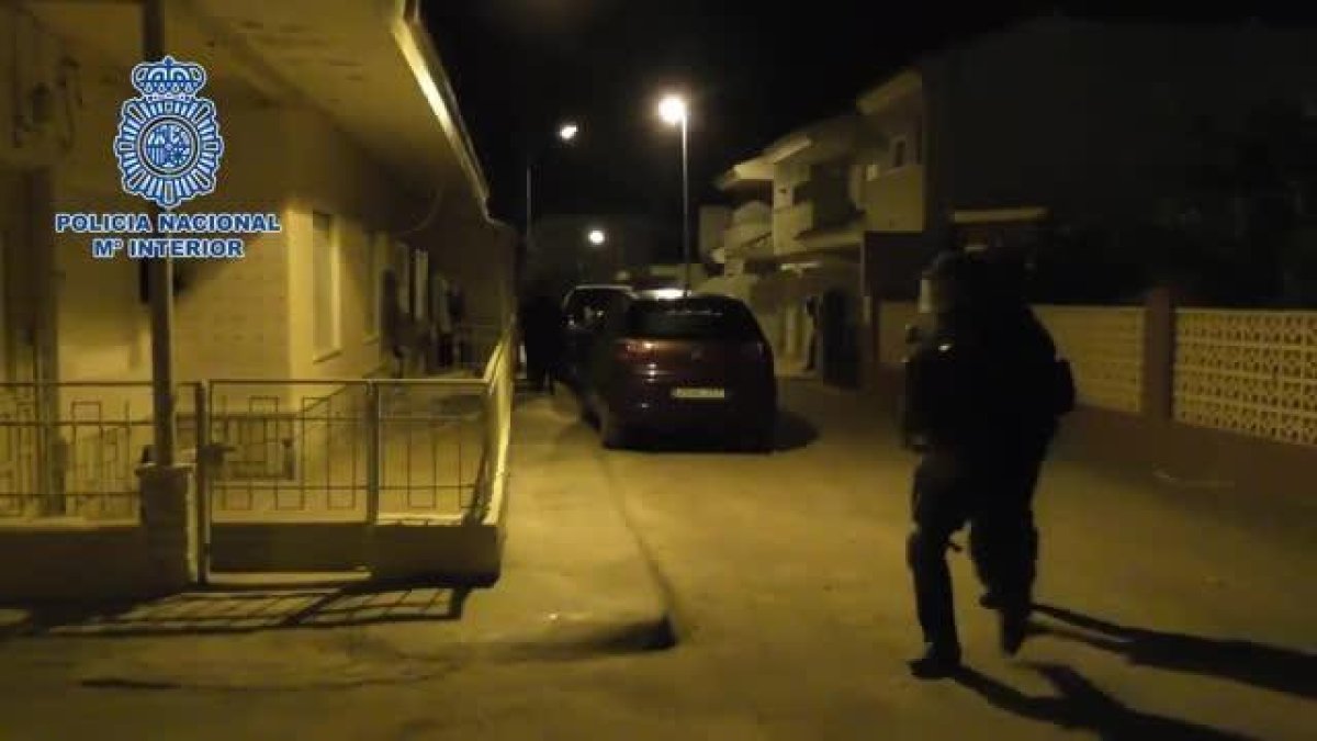 Operación de la Policía Nacional para detener a un ciudadano marroquí en Murcia acusado de enaltecimiento yihadista.-/ PERIODICO
