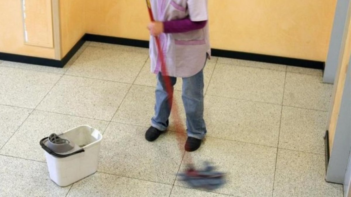Una empleada del hogar en una imagen de archivo. HDS