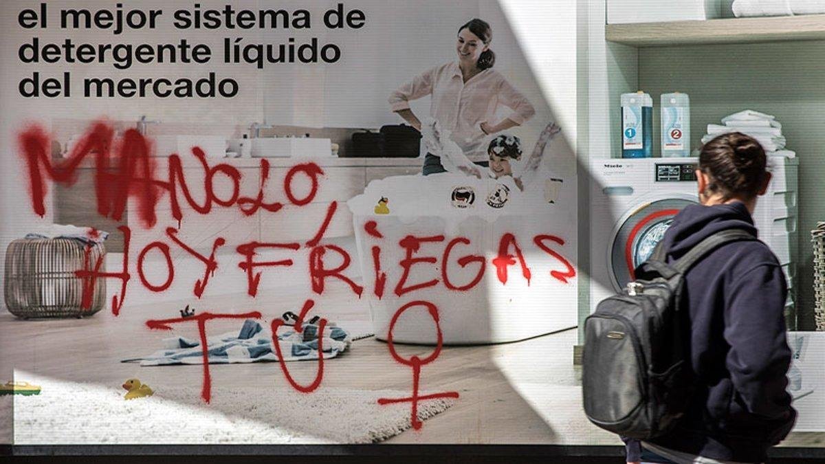 Pintada feminista el 8 de marzo del 2018 en Valencia.-MIGUEL LORENZO