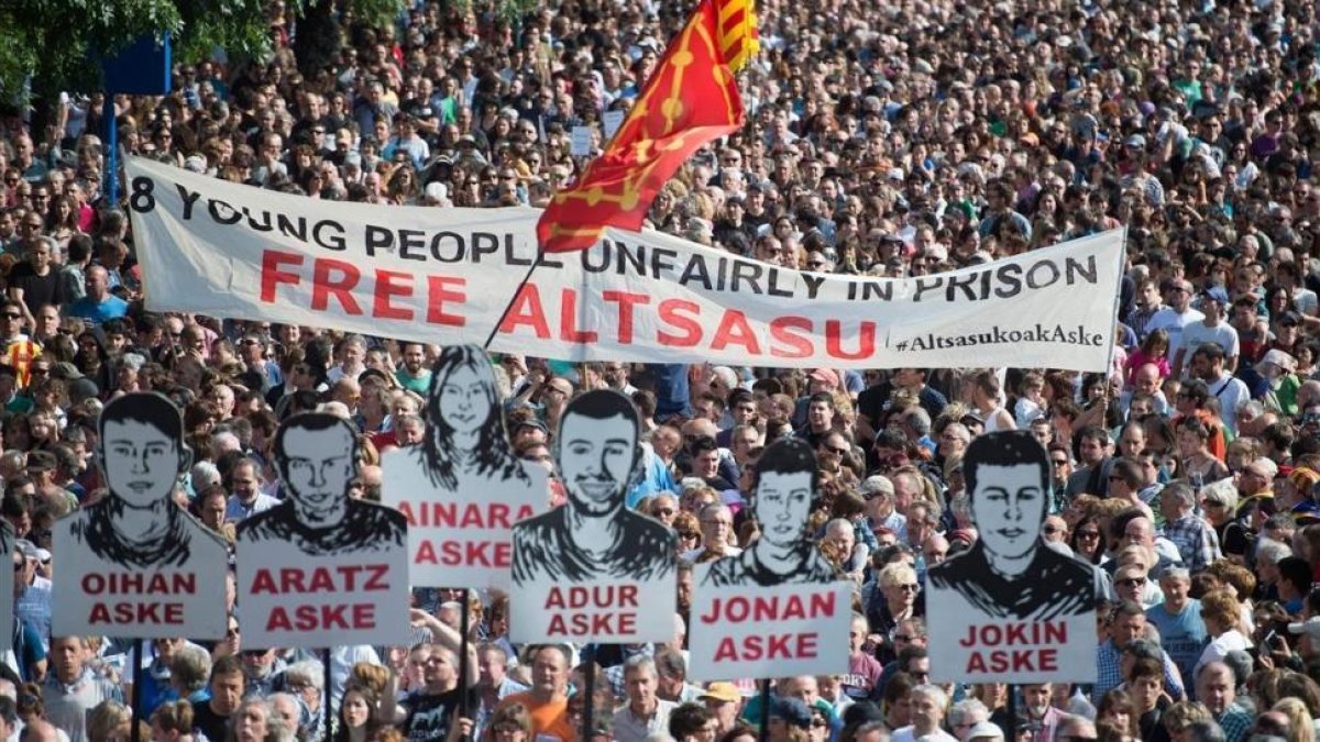 Manifestación en Pamplona en protesta por la sentencia del caso Alsasua.-/ ANDER GILLENEA (AFP)
