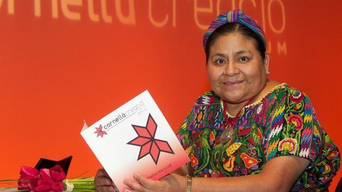 Rigoberta Menchú fotografiada en Cornellà aprovechando su visita al Fòrum el pasado 2 de marzo.-EL PERIÓDICO