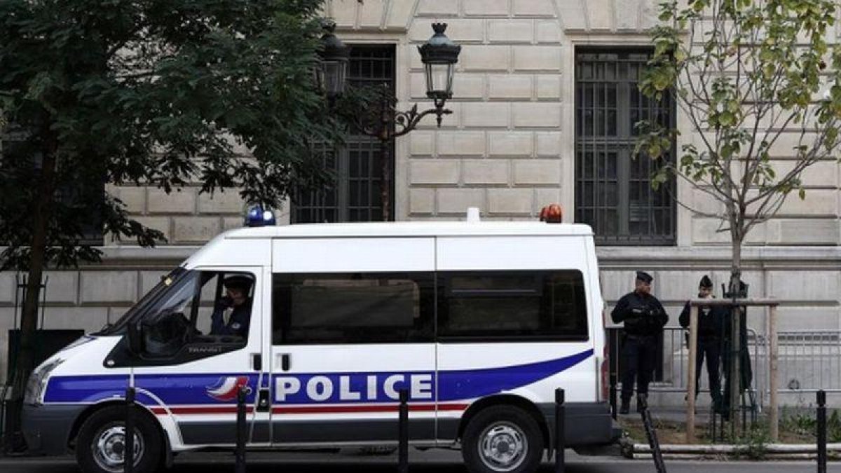 Furgón de policía en Francia, en una foto de archivo.-EFE / IAN LANGSDON