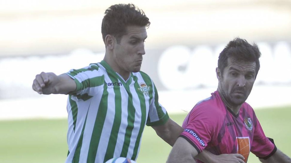 Alex Alegría llegó a debutar la pasada temporada con el primer equipo del Betis.-Diario de Sevilla