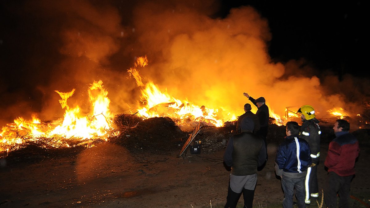 Intervención de medios en un incendio en una imagen de archivo. HDS