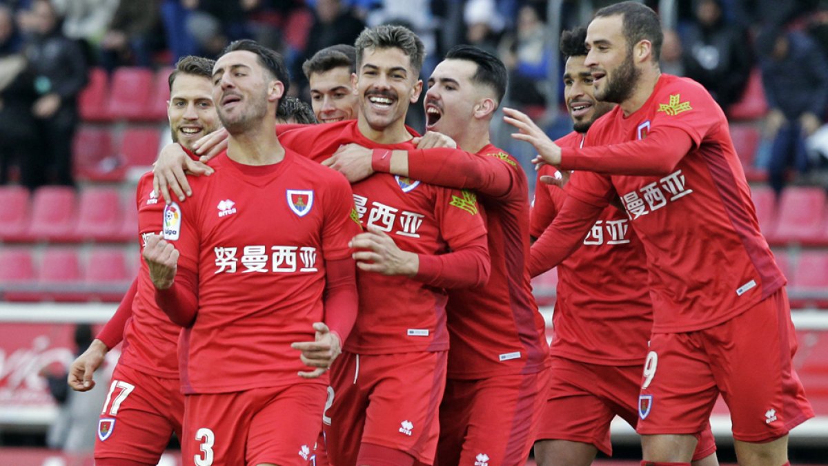 El Numancia podría seguir en la Segunda División después de la propuesta efectuada ayer por la Federación. MARIO TEJEDOR