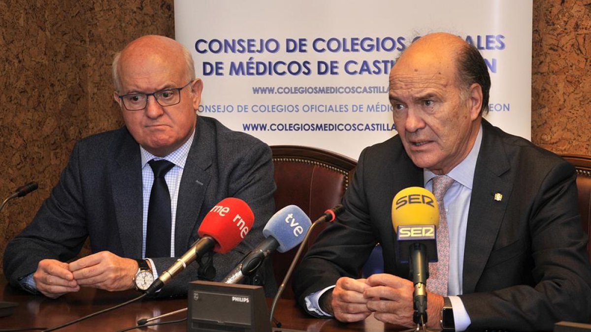 José Ramón Huerta junto a José Luis Díaz Villarig en la mañana de ayer.-VALENTÍN GUISANDE