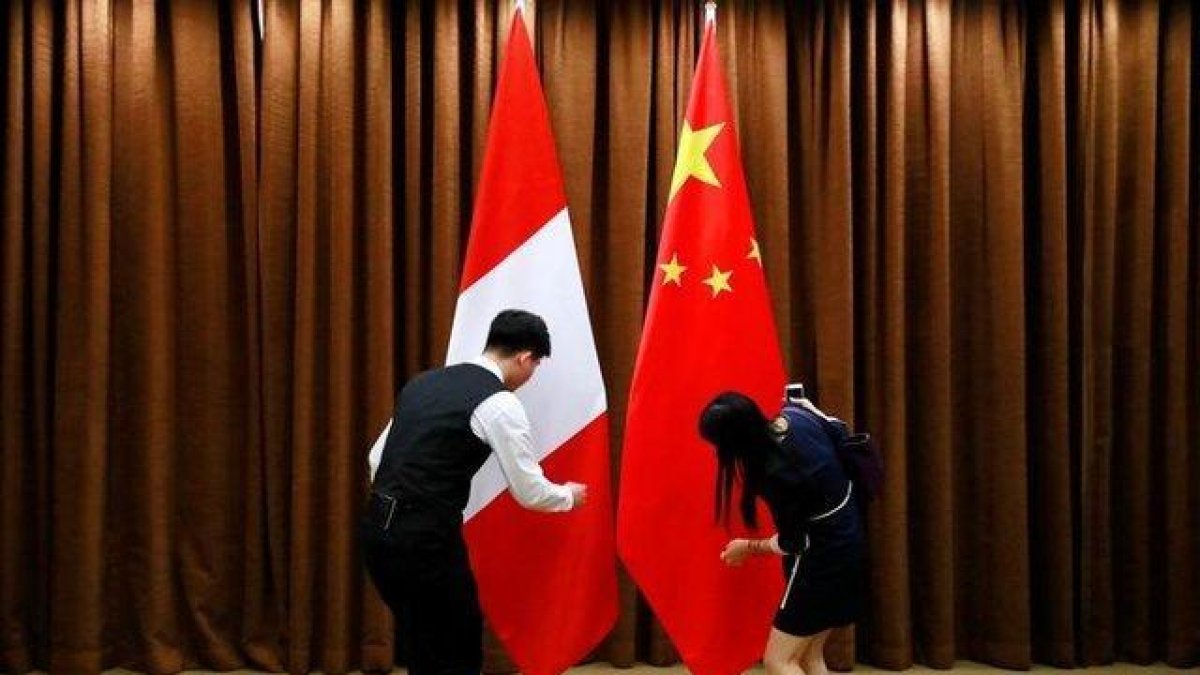Perú y China firma el acuerdo de conectividad la Franja y la Ruta.-REUTERS