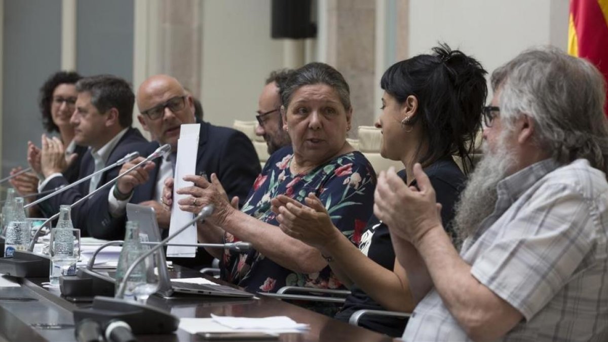 Diputados de Junts pel Sí y la CUP, el pasado 4 de julio, durante la presentación de la ley del referéndum.-ALBERT BERTRAN