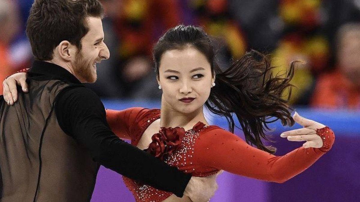 La pareja surcoreana formada por Yura Min y Alexander Gamelin, en pleno arrebato.-AFP / ARIS MESSINIS