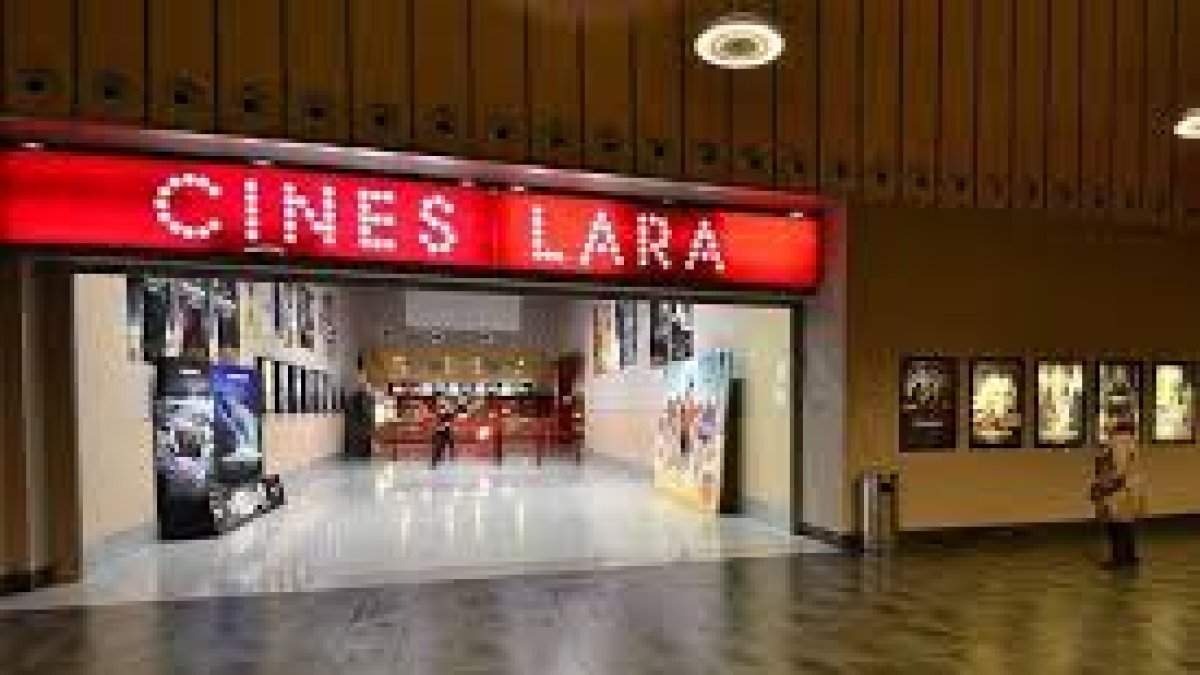 Los cines Lara del Centro Comercial Camaretas en una imagen de archivo.