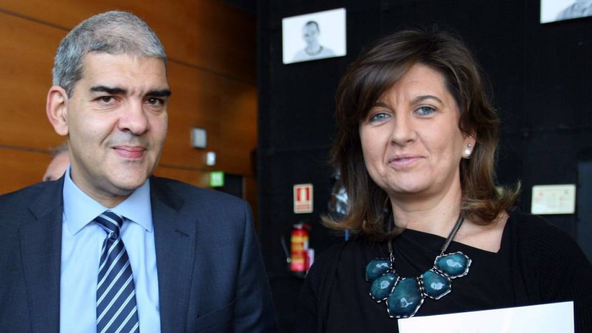 La viceconsejera de Política Económica, Empresa y Empleo, Begoña Hernández, y el director del Centro de Telefónica I+D, Antonio Ferreras, inauguran la jornada técnica de FI-WARE para el desarrollo de Internet del Futuro a través de una plataforma-Ical