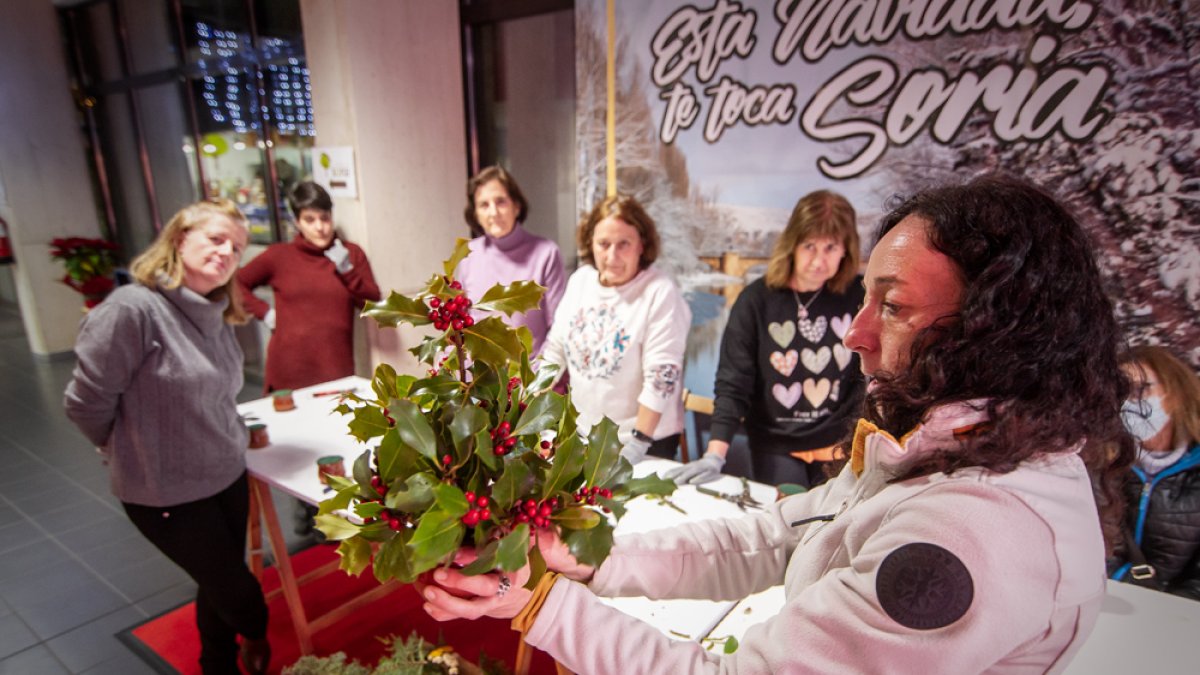 Desarrollo del taller de acebo en el mercados. GONZALO MONTESEGURO