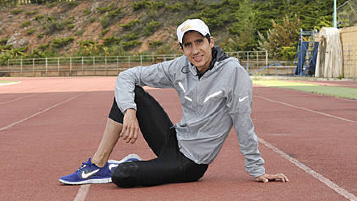 Manuel Olmedo durante un entrenamiento en Soria. / VALENTÍN GUISANDE-