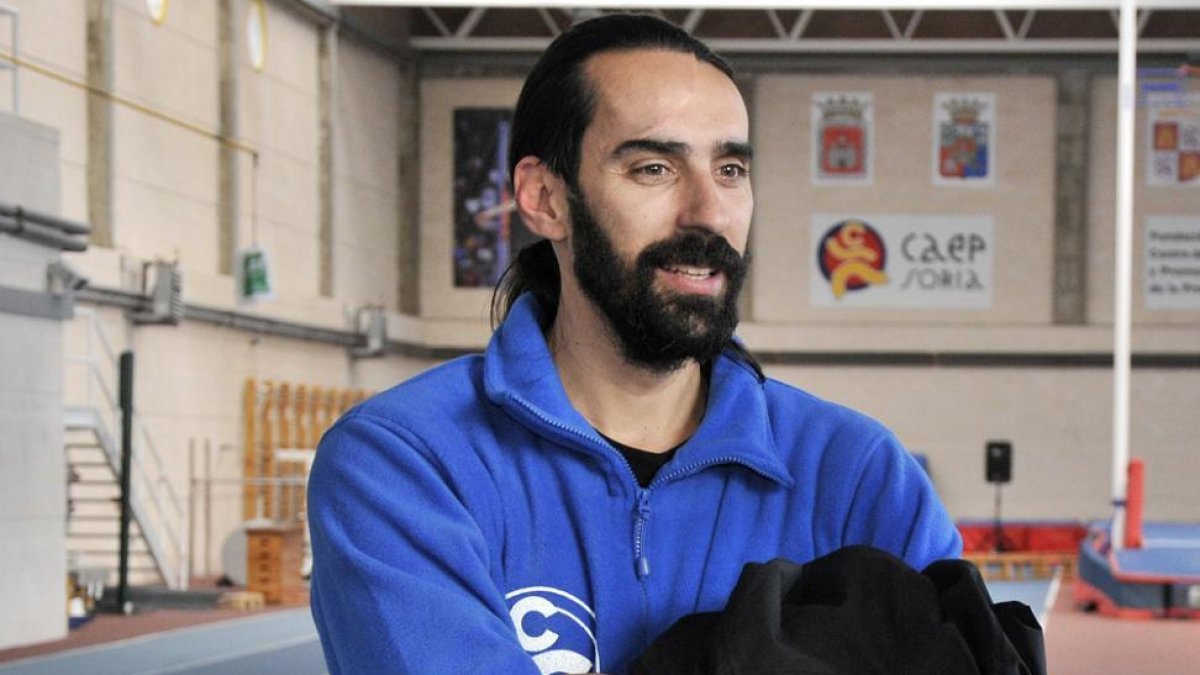 El técnico del Club Atletismo Numantino, Enrique Márquez.-VALENTÍN GUISANDE