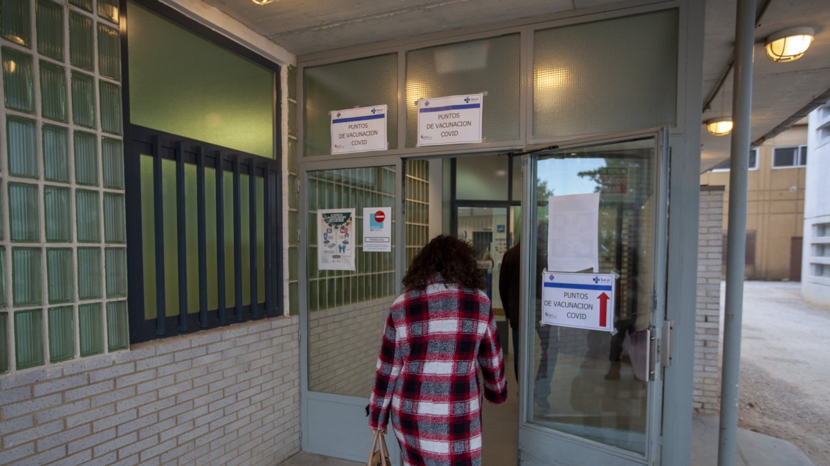 Punto de vacunación en el hospital. MARIO TEJEDOR