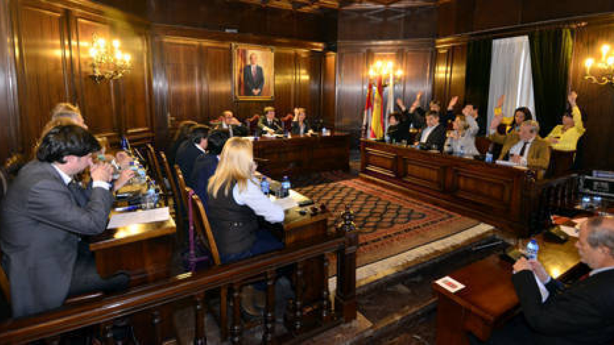 Sesión plenaria en el Ayuntamiento de Soria. /HDS