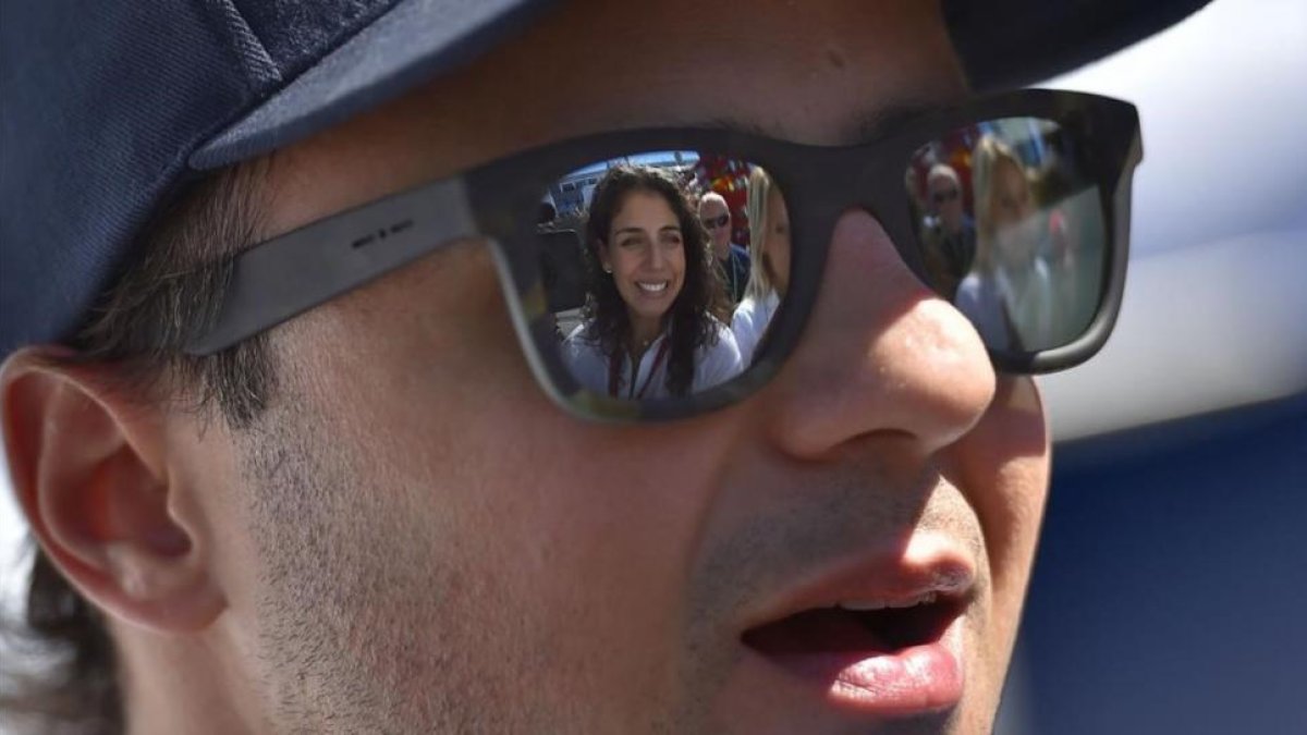 Felipe Massa habla con una periodista en Spa-Francorchamps, el pasado 25 de agosto.-AFP / LOIC VENANCE