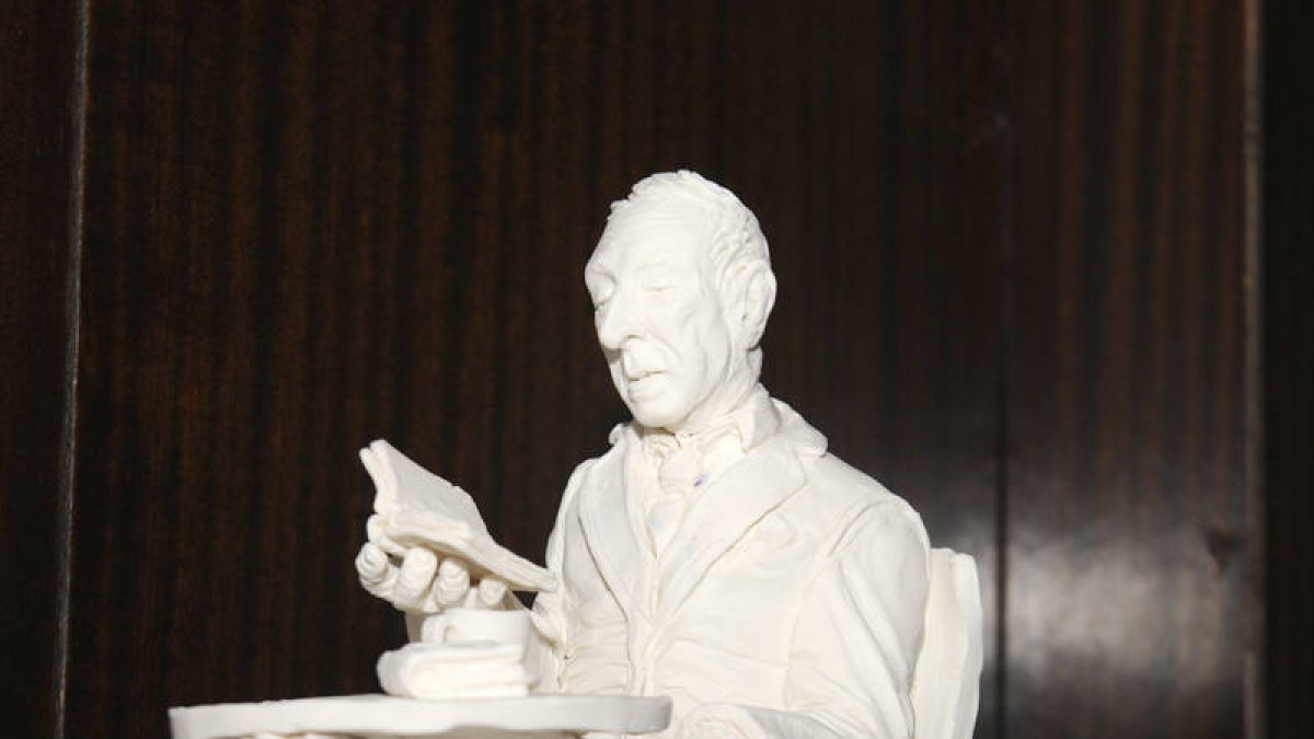 Maqueta de la escultura de Gerardo Diego-