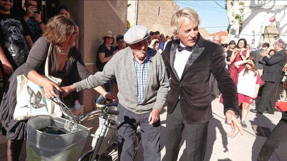 Jesús Calleja, en la inaguración del cine Kursaal, en el programa Volando voy, sobre la Serra del Montsec.-EL PERIÓDICO